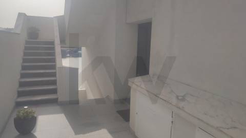 Conjunto de Duas Moradias Multifamiliares com Vista Panorâmica sobre o Rio Douro – Valbom