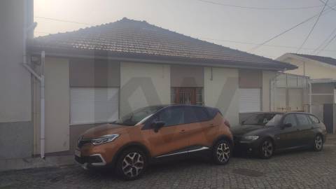 Conjunto de Duas Moradias Multifamiliares com Vista Panorâmica sobre o Rio Douro – Valbom