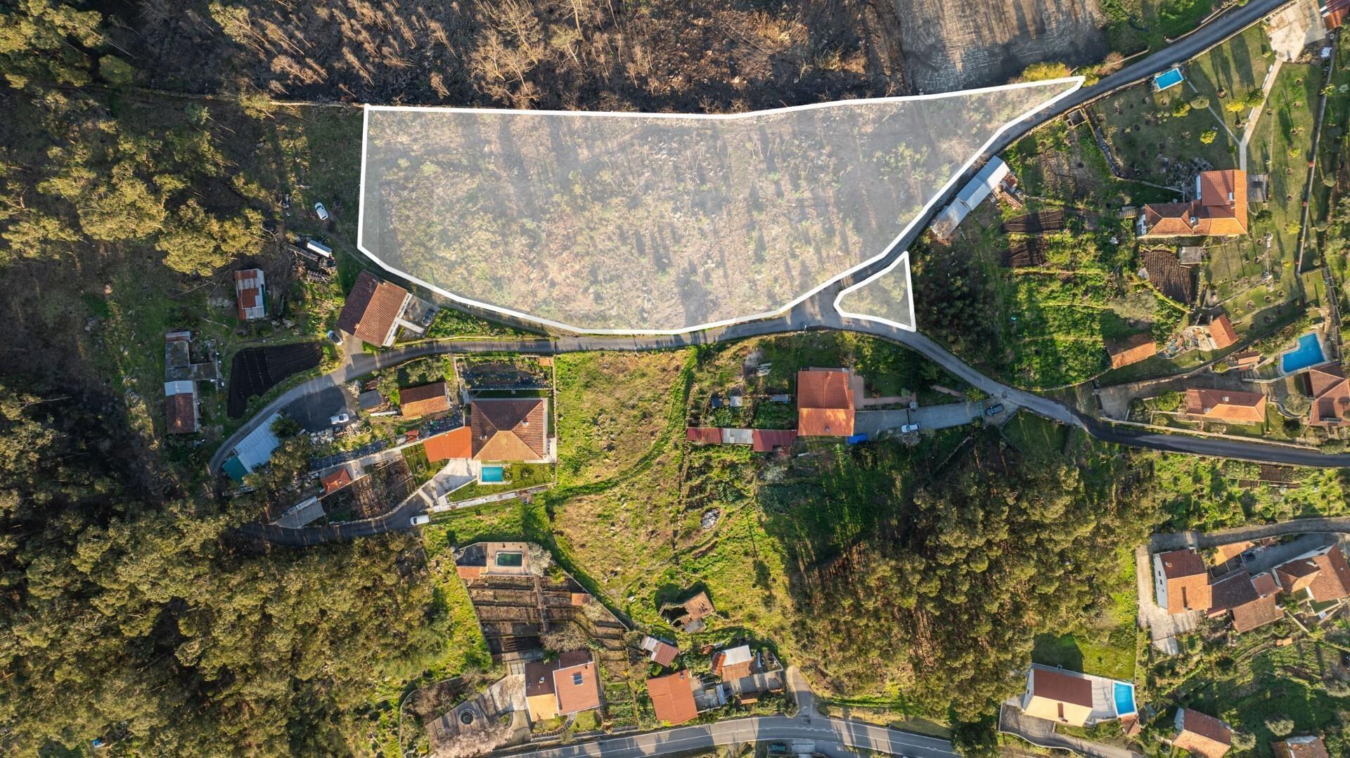 Terreno com 5.445 m² e PIP aprovado para construção de duas moradias na Facha, Ponte de Lima