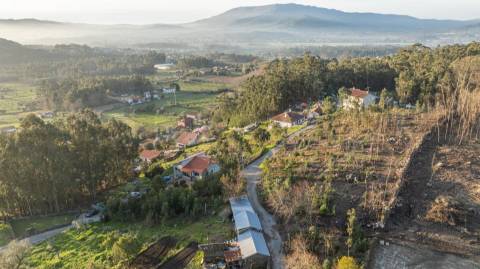 Terreno com 2.815 m² e PIP aprovado para construção de moradia na Facha, Ponte de Lima