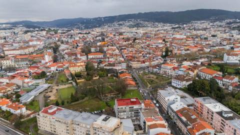 Loja para Venda em Braga - Maximinos com parqueamento e arrecadação