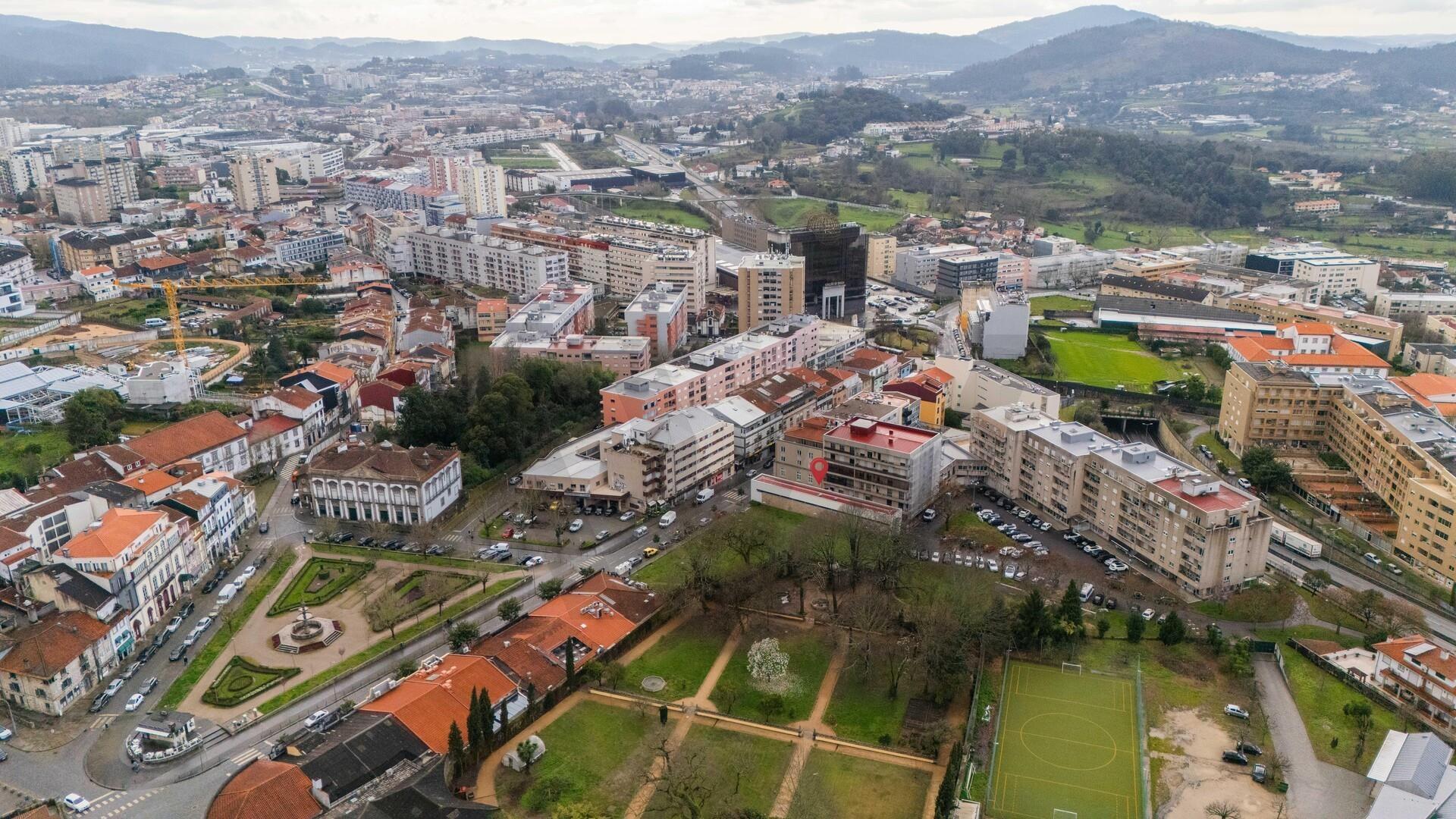 Loja para Venda em Braga - Maximinos com parqueamento e arrecadação