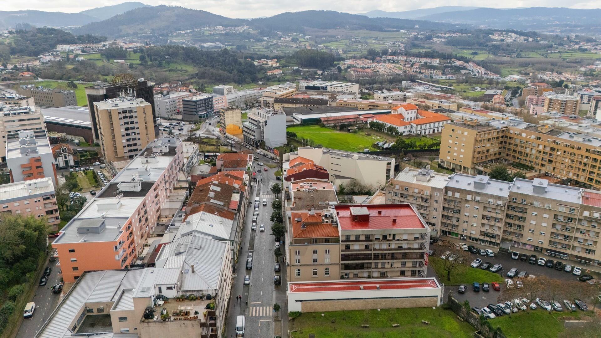 Loja para Venda em Braga - Maximinos com parqueamento e arrecadação