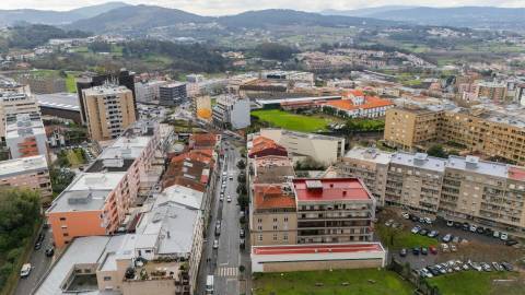 Loja para Venda em Braga - Maximinos com parqueamento e arrecadação