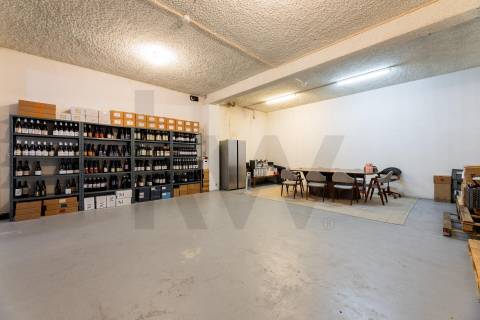 Loja para Venda em Braga - Maximinos com parqueamento e arrecadação