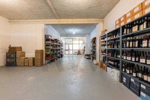 Loja para Venda em Braga - Maximinos com parqueamento e arrecadação