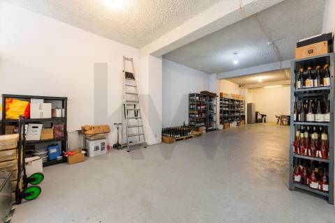 Loja para Venda em Braga - Maximinos com parqueamento e arrecadação