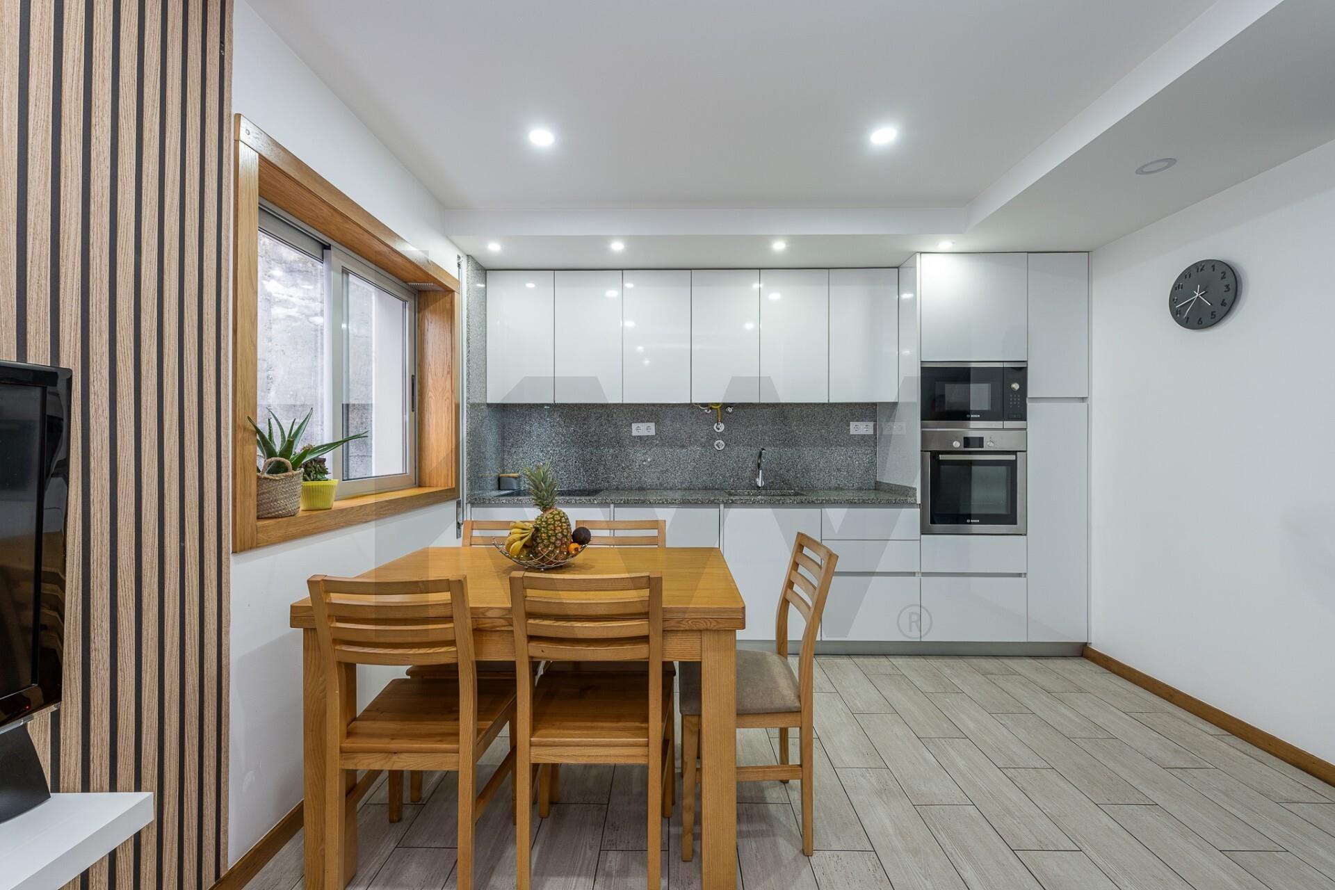 Apartamento T1+1 totalmente remodelado em Abelheira, Viana do Castelo