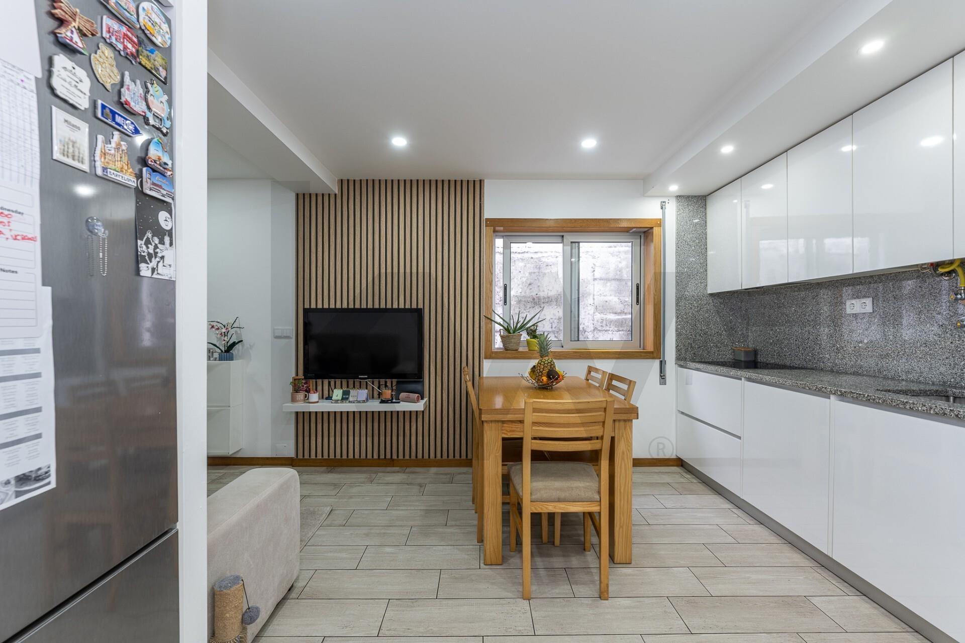 Apartamento T1+1 totalmente remodelado em Abelheira, Viana do Castelo