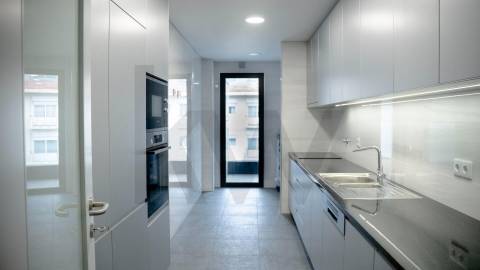 Apartamentos novos T3 e T4 na Avenida da Boavista, com Garagem e Varanda