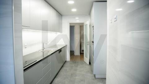 Apartamentos novos T3 e T4 na Avenida da Boavista, com Garagem e Varanda