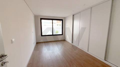 Apartamentos novos T3 e T4 na Avenida da Boavista, com Garagem e Varanda