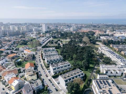 Moradia T4 Luxo, 2 suites, varandas, jardim, 3 lug.  garagem, Zona da Vilarinha (Porto)