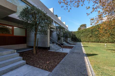 Moradia T4 Luxo, 2 suites, varandas, jardim, 3 lug.  garagem, Zona da Vilarinha (Porto)