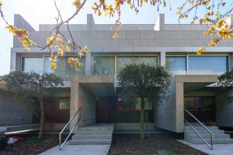 Moradia T4 Luxo, 2 suites, varandas, jardim, 3 lug.  garagem, Zona da Vilarinha (Porto)