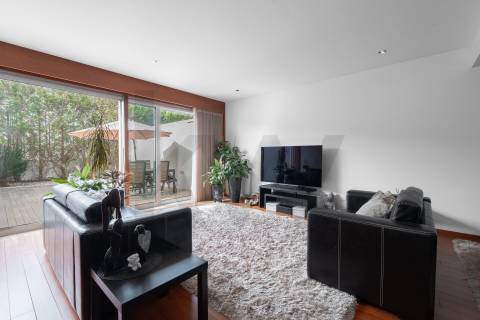 Moradia T4 Luxo, 2 suites, varandas, jardim, 3 lug.  garagem, Zona da Vilarinha (Porto)