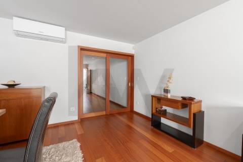 Moradia T4 Luxo, 2 suites, varandas, jardim, 3 lug.  garagem, Zona da Vilarinha (Porto)