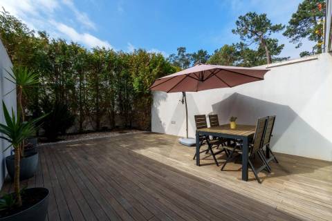 Moradia T4 Luxo, 2 suites, varandas, jardim, 3 lug.  garagem, Zona da Vilarinha (Porto)