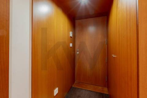 Moradia T4 Luxo, 2 suites, varandas, jardim, 3 lug.  garagem, Zona da Vilarinha (Porto)