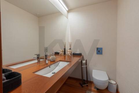 Moradia T4 Luxo, 2 suites, varandas, jardim, 3 lug.  garagem, Zona da Vilarinha (Porto)
