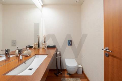 Moradia T4 Luxo, 2 suites, varandas, jardim, 3 lug.  garagem, Zona da Vilarinha (Porto)