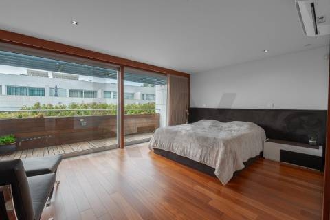 Moradia T4 Luxo, 2 suites, varandas, jardim, 3 lug.  garagem, Zona da Vilarinha (Porto)
