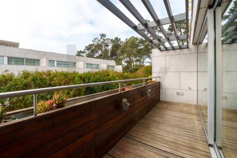 Moradia T4 Luxo, 2 suites, varandas, jardim, 3 lug.  garagem, Zona da Vilarinha (Porto)