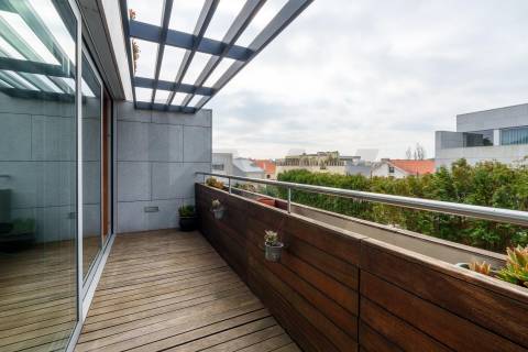 Moradia T4 Luxo, 2 suites, varandas, jardim, 3 lug.  garagem, Zona da Vilarinha (Porto)
