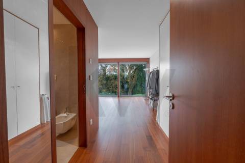 Moradia T4 Luxo, 2 suites, varandas, jardim, 3 lug.  garagem, Zona da Vilarinha (Porto)