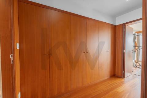 Moradia T4 Luxo, 2 suites, varandas, jardim, 3 lug.  garagem, Zona da Vilarinha (Porto)