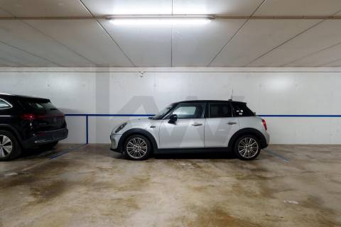 Moradia T4 Luxo, 2 suites, varandas, jardim, 3 lug.  garagem, Zona da Vilarinha (Porto)