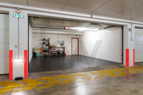 Moradia T4 Luxo, 2 suites, varandas, jardim, 3 lug.  garagem, Zona da Vilarinha (Porto)