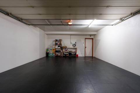 Moradia T4 Luxo, 2 suites, varandas, jardim, 3 lug.  garagem, Zona da Vilarinha (Porto)