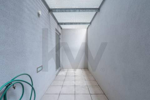 Moradia T4 Luxo, 2 suites, varandas, jardim, 3 lug.  garagem, Zona da Vilarinha (Porto)