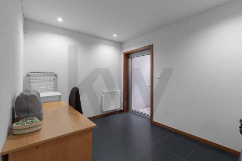 Moradia T4 Luxo, 2 suites, varandas, jardim, 3 lug.  garagem, Zona da Vilarinha (Porto)