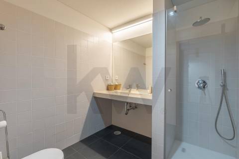 Moradia T4 Luxo, 2 suites, varandas, jardim, 3 lug. garagem, Zona da Vilarinha (Porto)