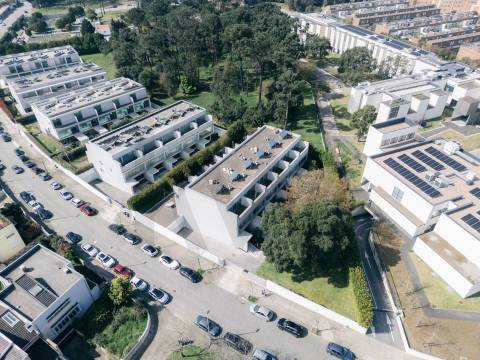 Moradia T4 Luxo, 2 suites, varandas, jardim, 3 lug. garagem, Zona da Vilarinha (Porto)