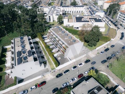 Moradia T4 Luxo, 2 suites, varandas, jardim, 3 lug. garagem, Zona da Vilarinha (Porto)