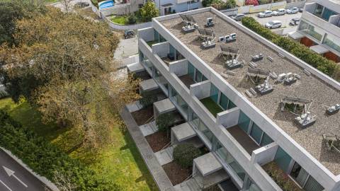 Moradia T4 Luxo, 2 suites, varandas, jardim, 3 lug. garagem, Zona da Vilarinha (Porto)