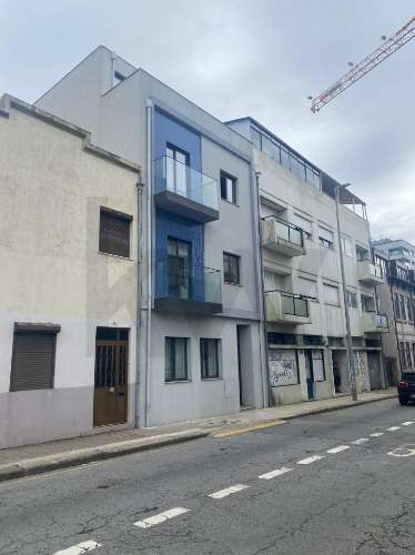 Apartamento T1 para arrendamento na Rua Egas Moniz, Porto