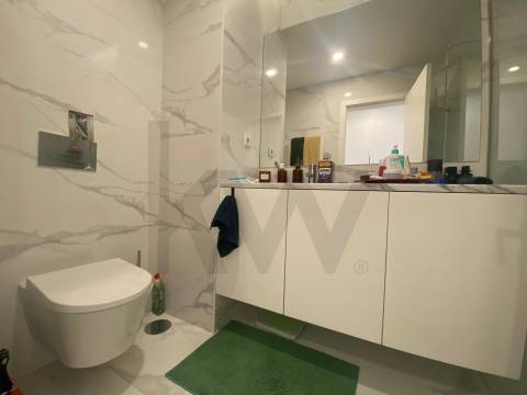 Apartamento T1 para arrendamento na Rua Egas Moniz, Porto