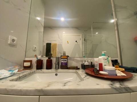 Apartamento T1 para arrendamento na Rua Egas Moniz, Porto