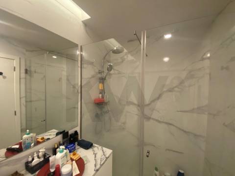 Apartamento T1 para arrendamento na Rua Egas Moniz, Porto