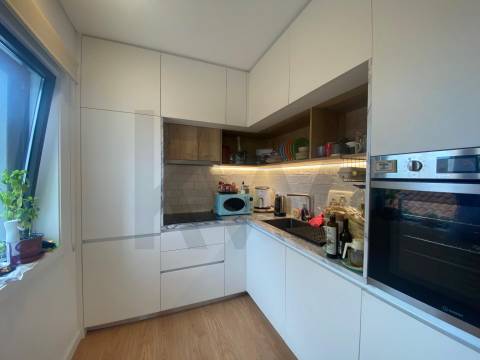 Apartamento T1 para arrendamento na Rua Egas Moniz, Porto