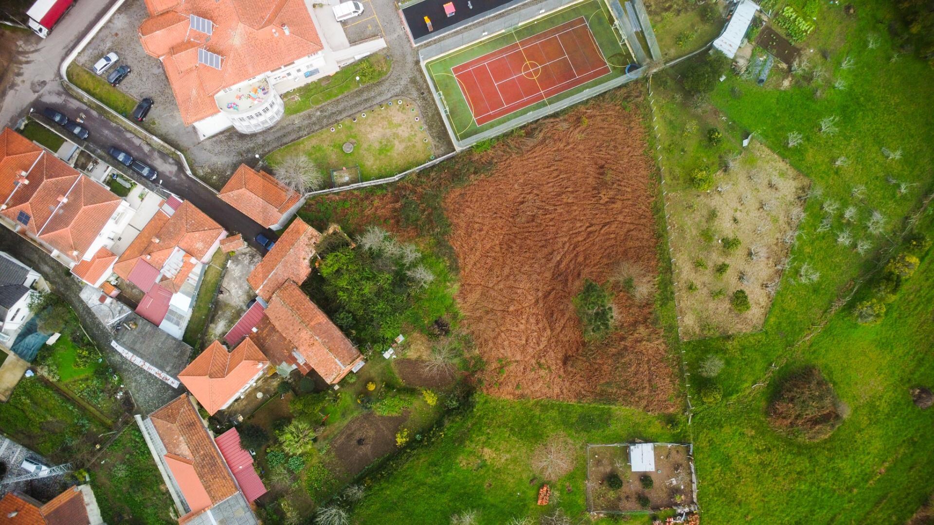 Terreno com  ruina  1.955 m² | Remolha – Santa Maria da Feira