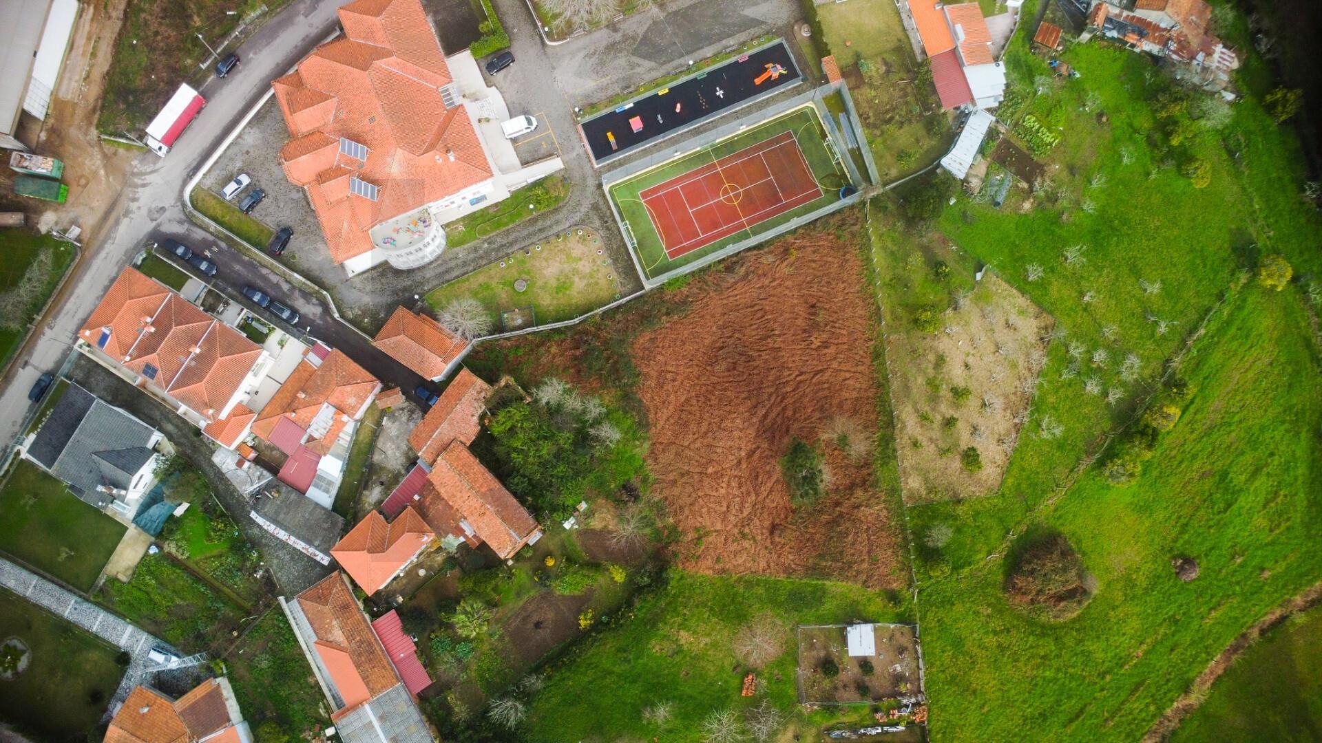 Terreno com  ruina  1.955 m² | Remolha – Santa Maria da Feira