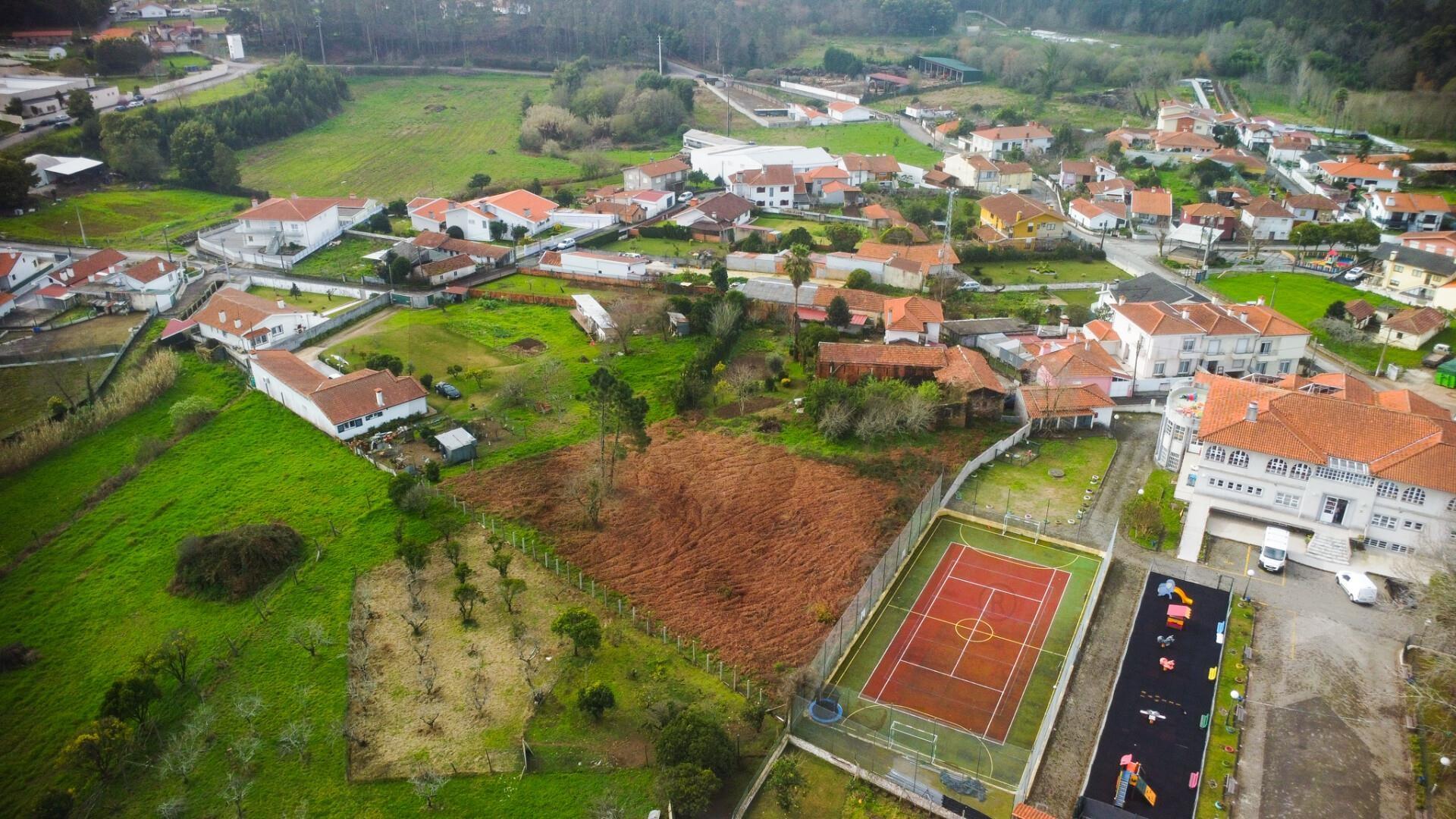 Terreno com  ruina  1.955 m² | Remolha – Santa Maria da Feira