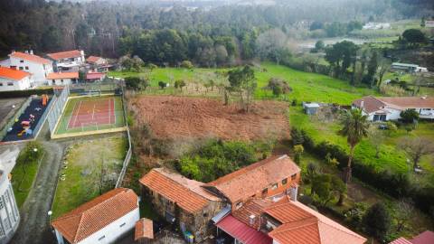 Terreno com  ruina  1.955 m² | Remolha – Santa Maria da Feira