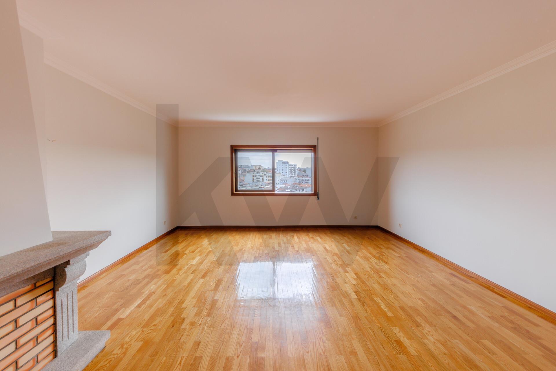 APARTAMENTO T3 PARA ARRENDAMENTO - À CIRCUNVALAÇÃO