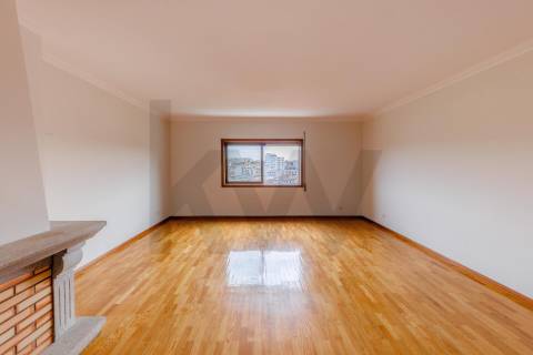 APARTAMENTO T3 PARA ARRENDAMENTO - À CIRCUNVALAÇÃO